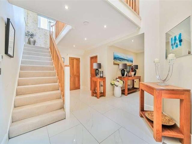 4 bed house for sale