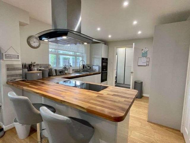 4 bed house for sale