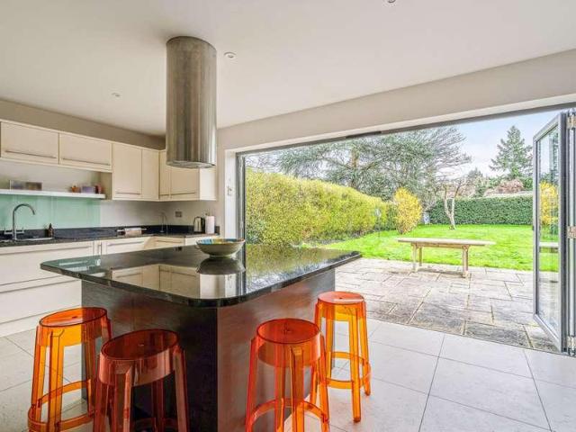 4 bed house for sale