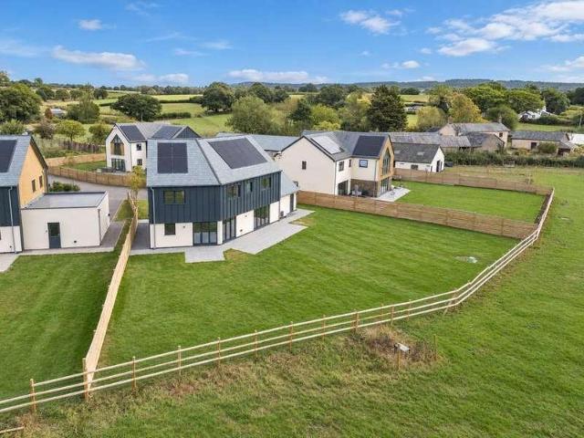 4 bed house for sale