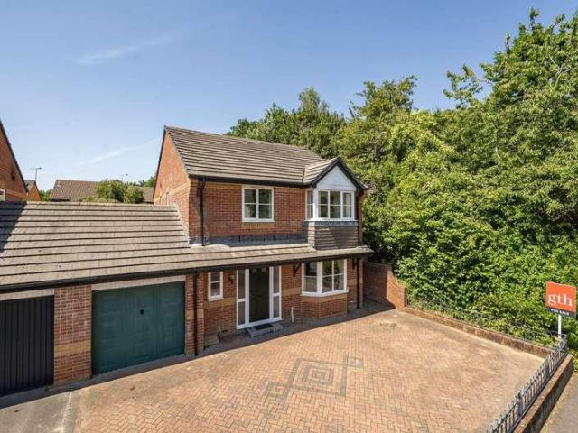 4 bed house for sale