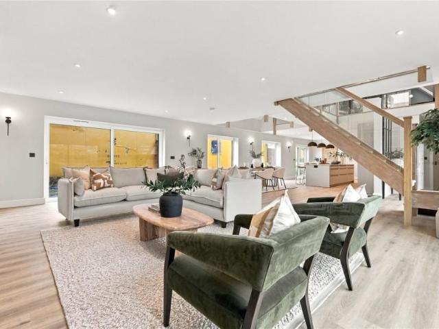 4 bed house for sale