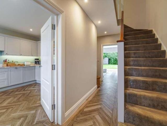 4 bed house for sale