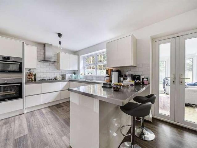 4 bed house for sale
