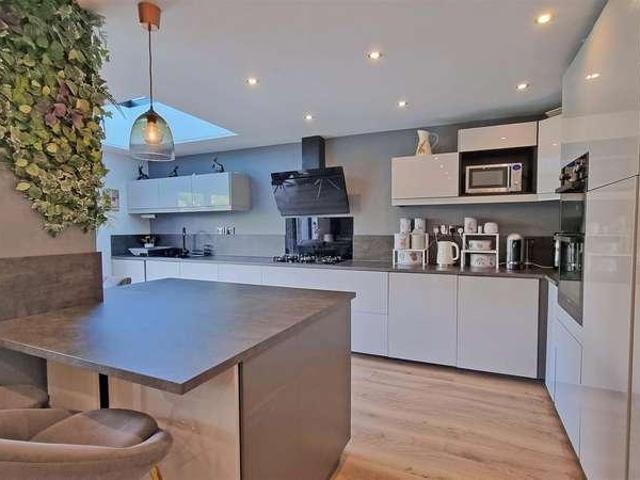 4 bed house for sale
