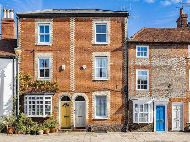 4 bed house for sale