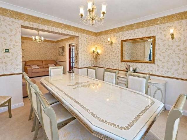 4 bed house for sale