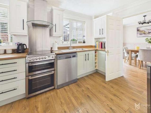 4 bed house for sale