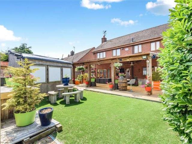 4 bed house for sale