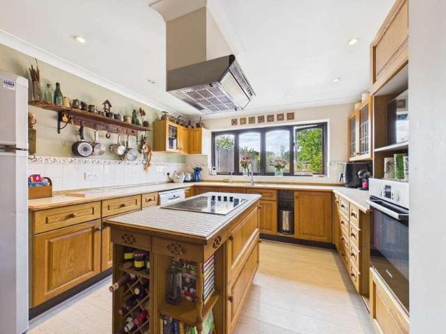 4 bed house for sale
