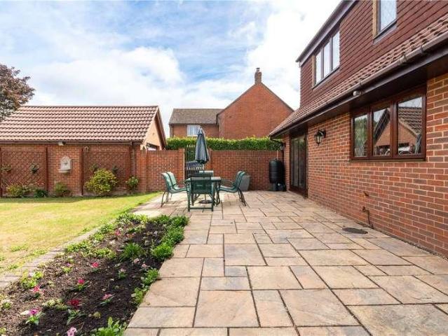 4 bed house for sale