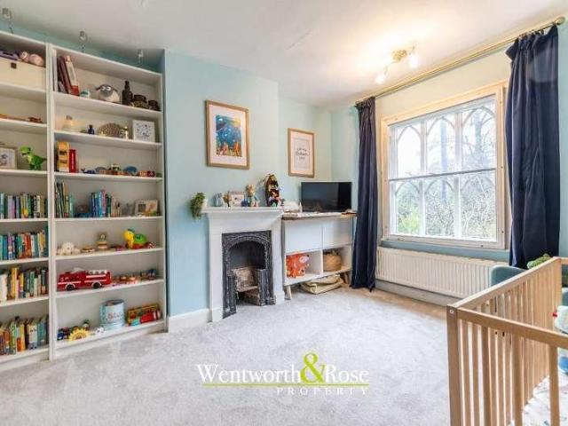 4 bed house for sale