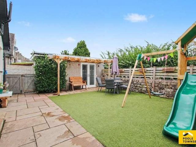 4 bed house for sale