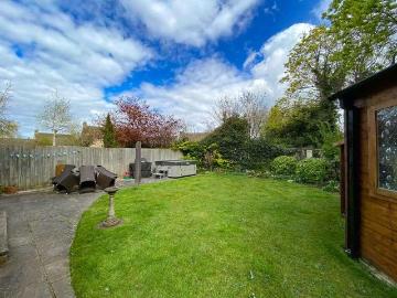 4 bed house for sale