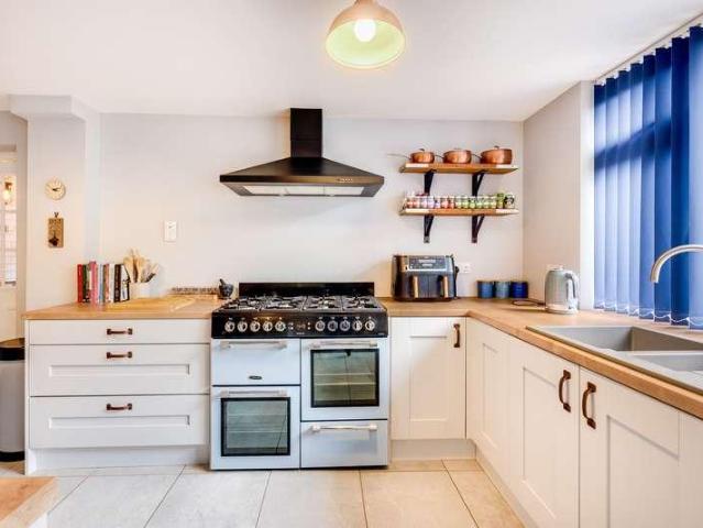 4 bed house for sale