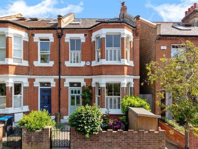 4 bed house for sale