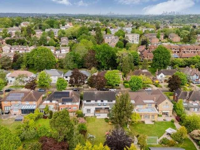 4 bed house for sale