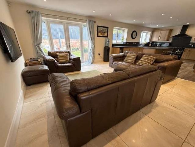 4 bed house for sale