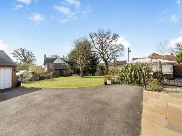 4 bed house for sale