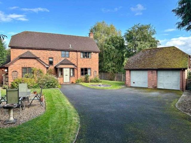 4 bed house for sale