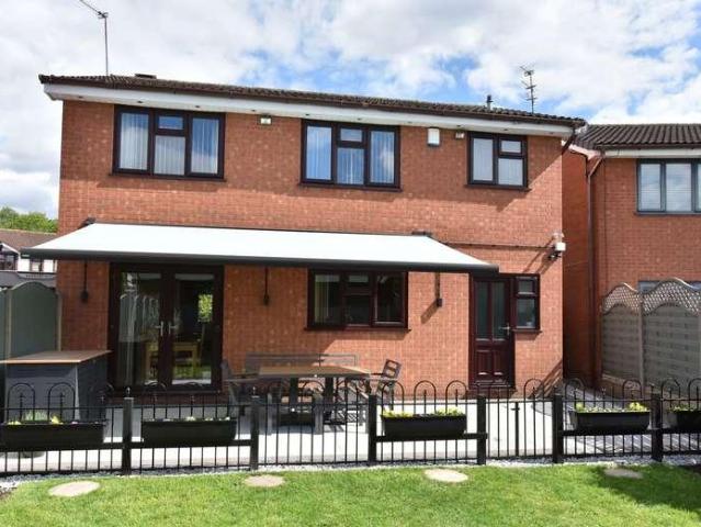 4 bed house for sale