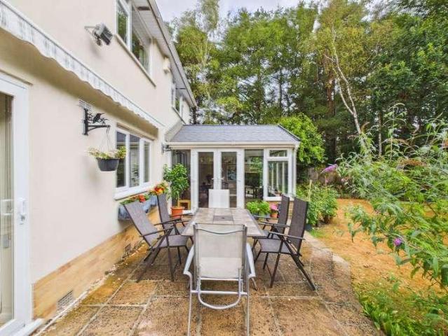 4 bed house for sale