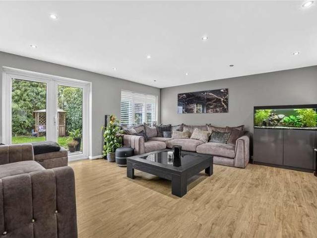 4 bed house for sale