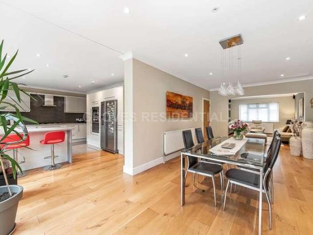 4 bed house for sale