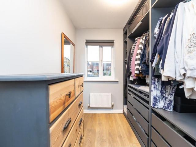 4 bed house for sale