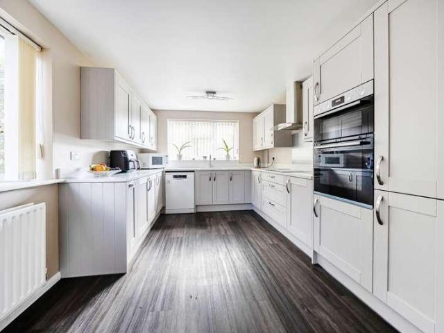 4 bed house for sale