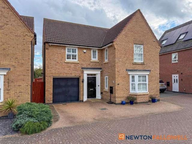 4 bed house for sale