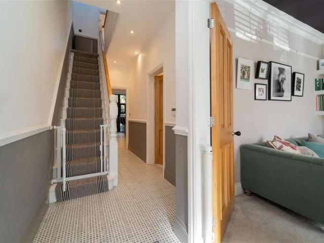 4 bed house for sale