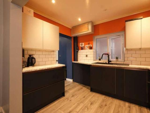 4 bed house for sale