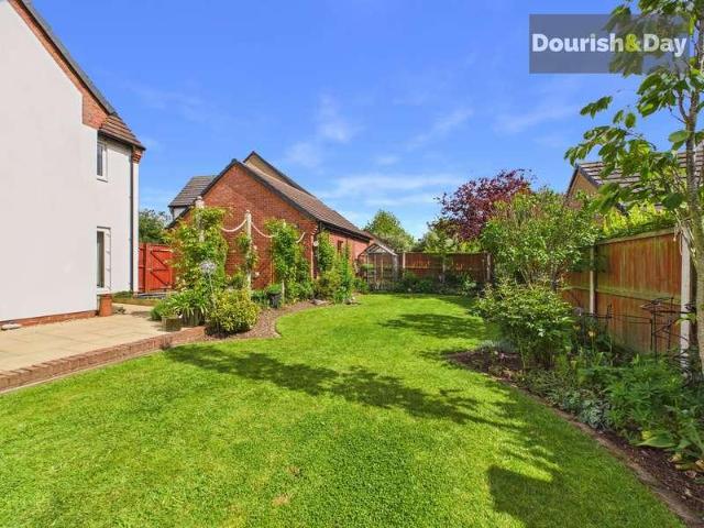 4 bed house for sale