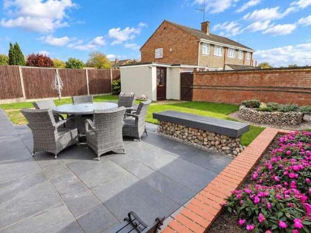 4 bed house for sale