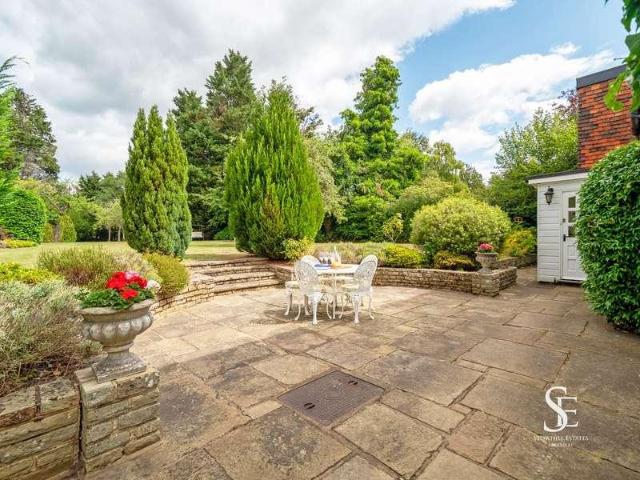 4 bed house for sale
