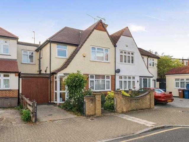 4 bed house for sale