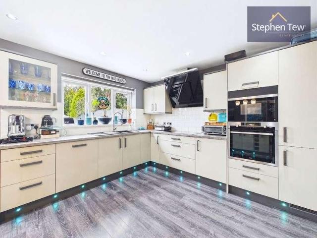 4 bed house for sale