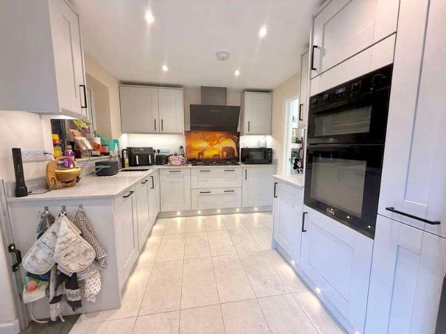 4 bed house for sale