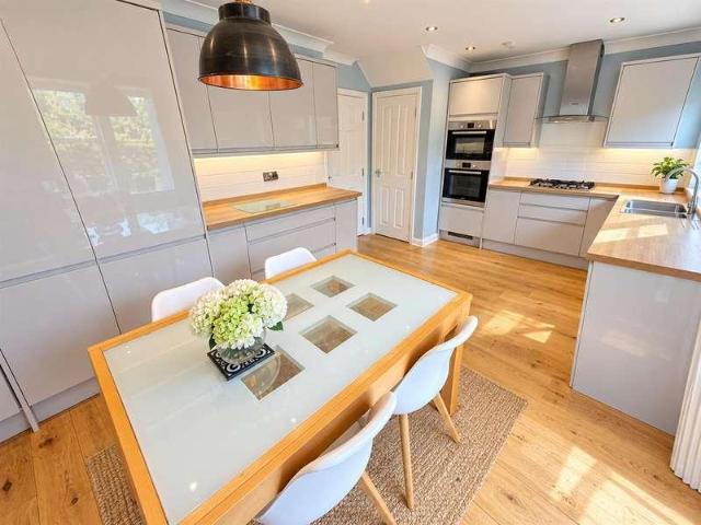 4 bed house for sale