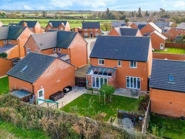 4 bed house for sale