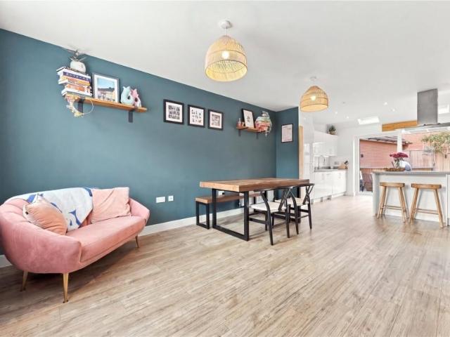 4 bed house for sale