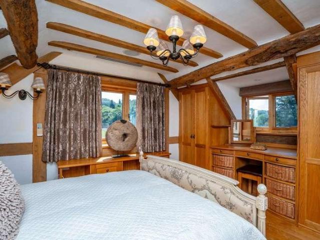 4 bed house for sale