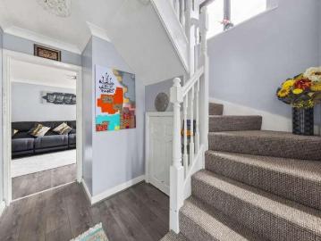 4 bed house for sale