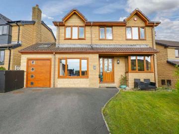 4 bed house for sale