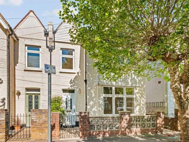 5 bed house for sale