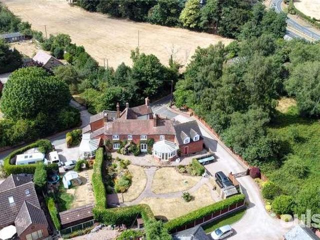4 bed house for sale