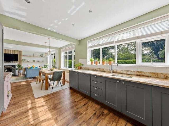 4 bed house for sale