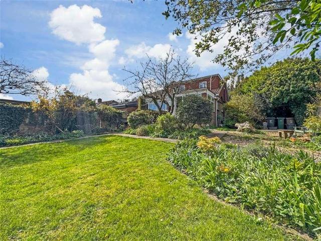 4 bed house for sale