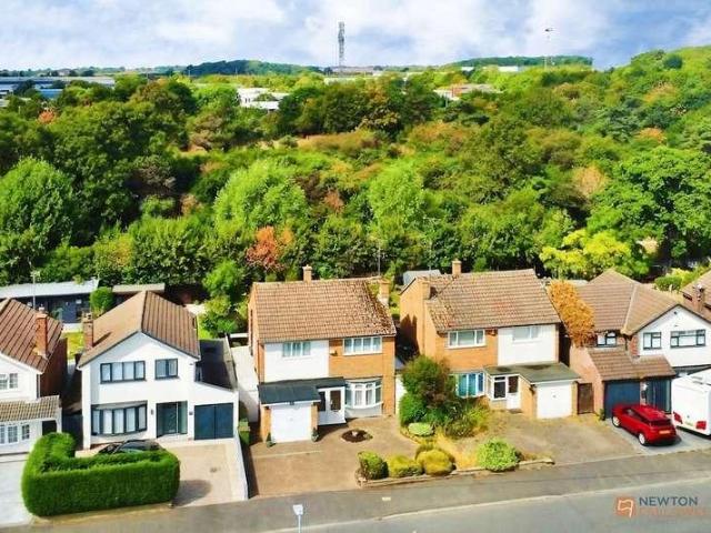 4 bed house for sale